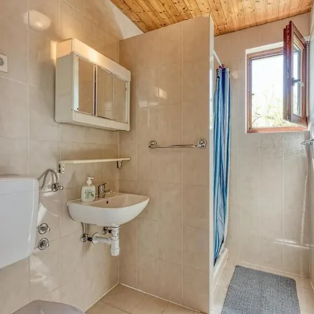 Kiki Spada بيت ضيافة بوريتش